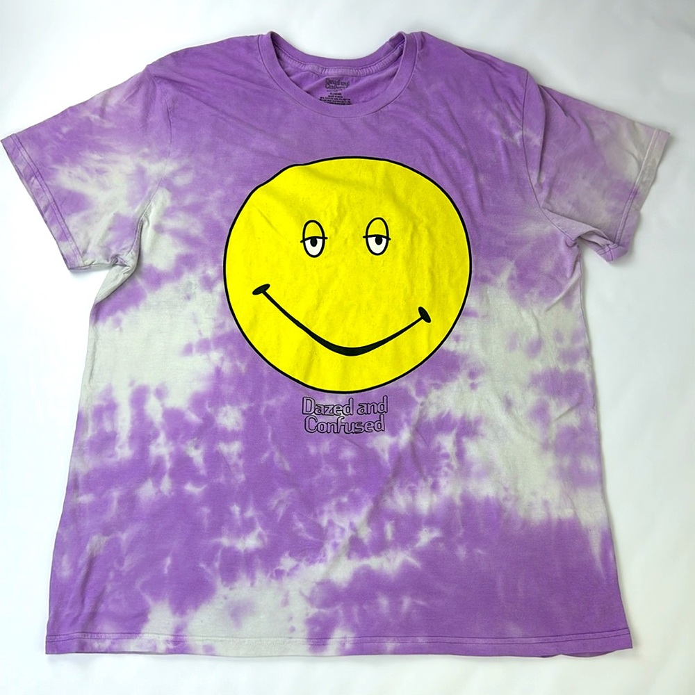 Dazed and Confused Tye dye T Shirt. Size XL. Purple, White. Big Yellow Face.